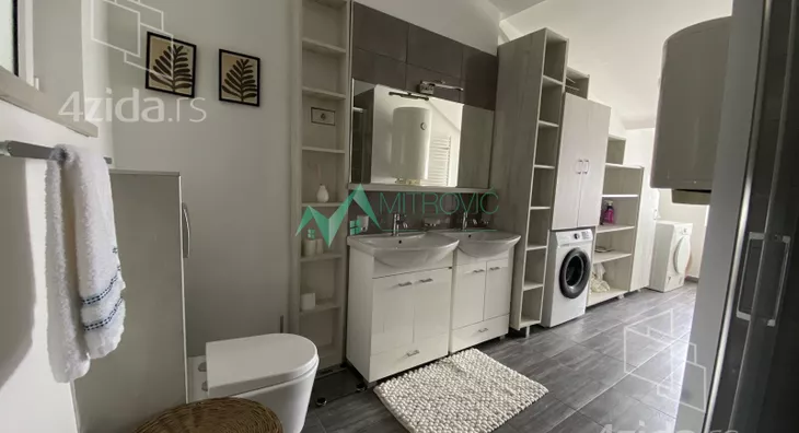 Četvoroiposoban stan | 4zida