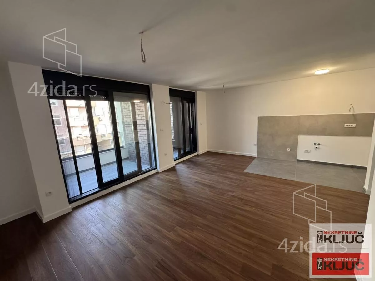 Četvoroiposoban stan | 4zida