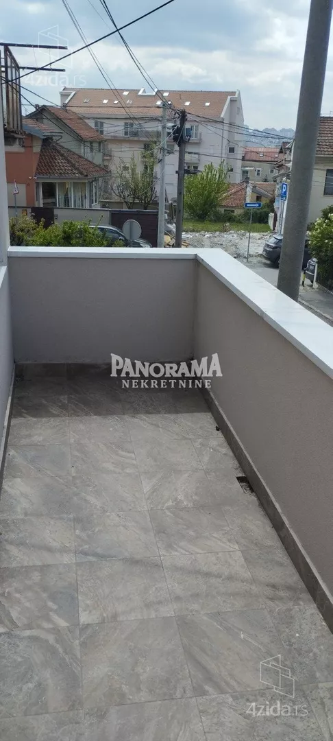 Poslovna zgrada | 4zida