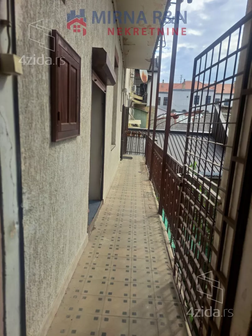 Petoiposoban stan | 4zida