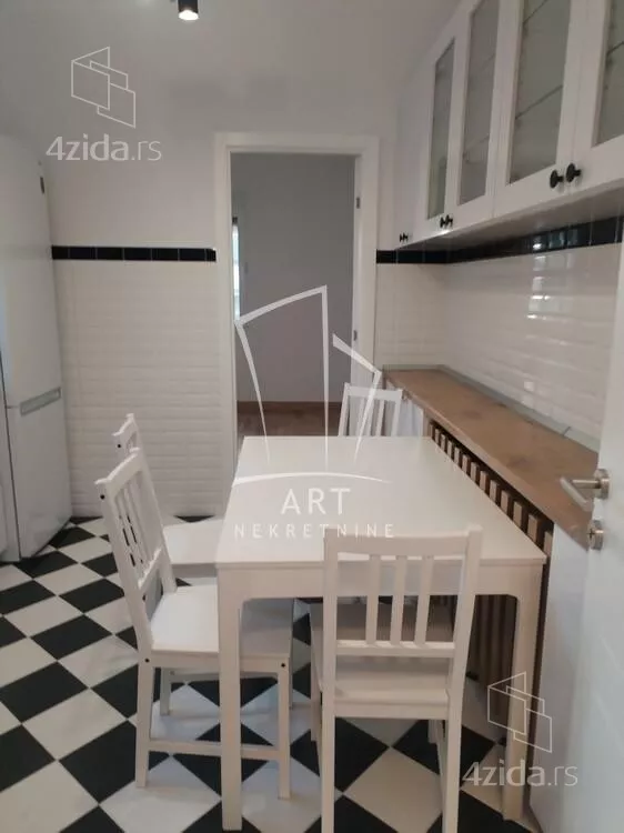 Petosoban stan | 4zida