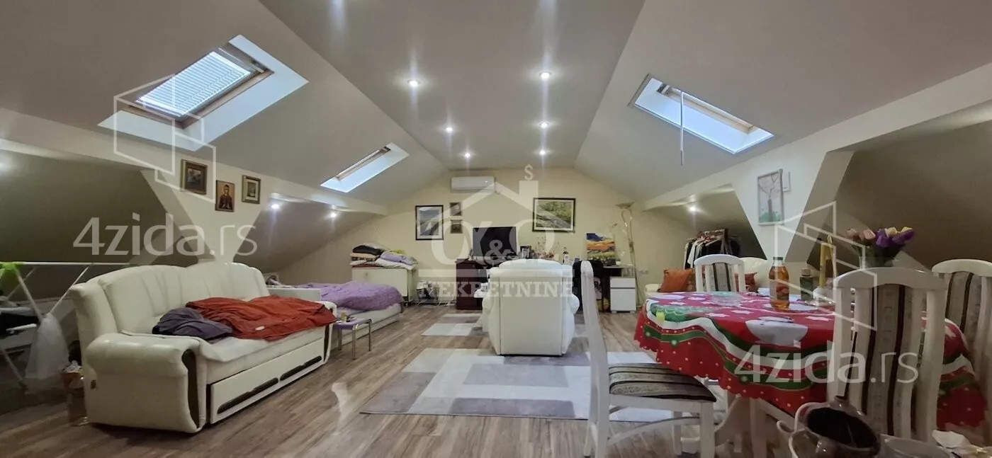 Poslovna zgrada | 4zida