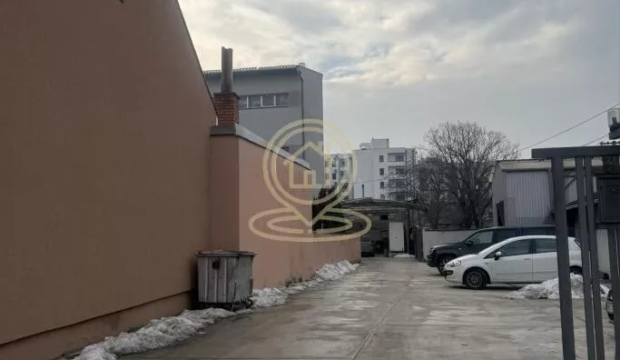 Poslovna zgrada | 4zida