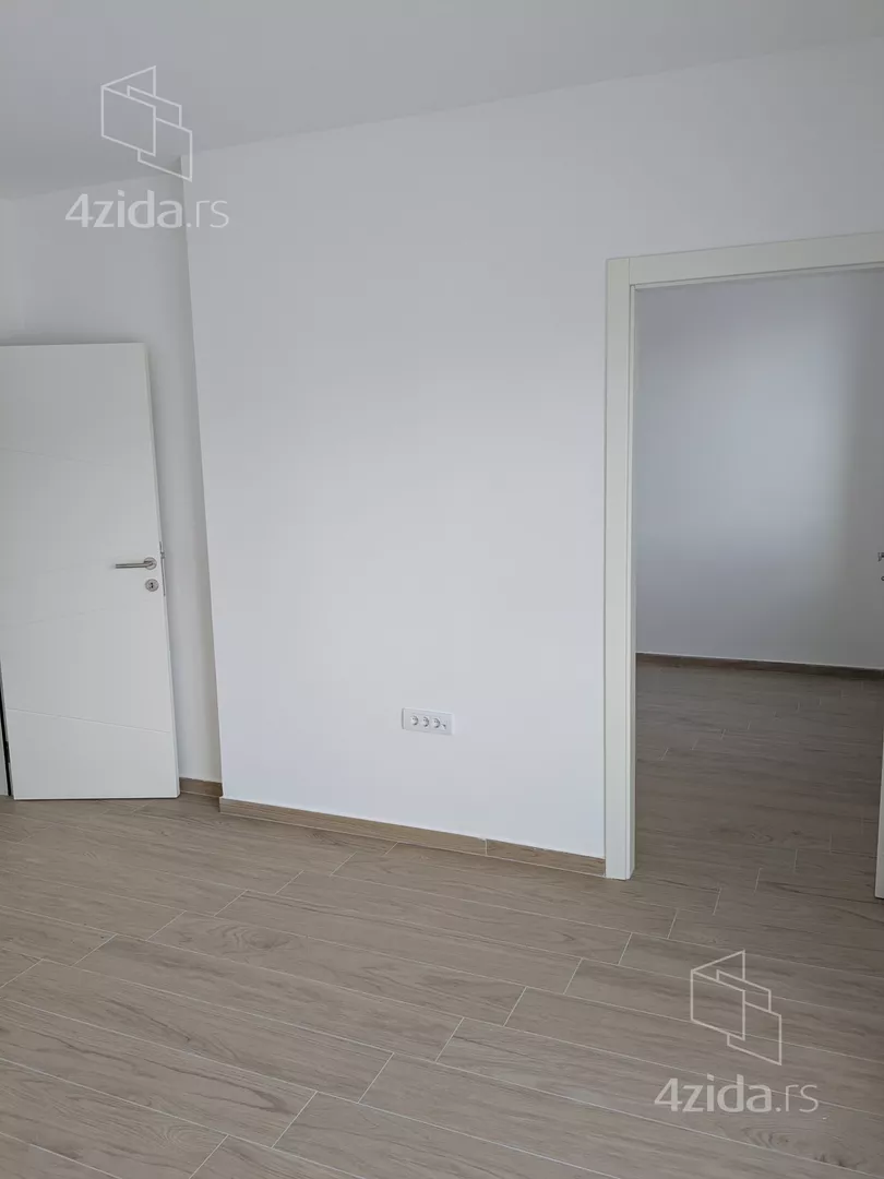 Šestoiposoban stan | 4zida