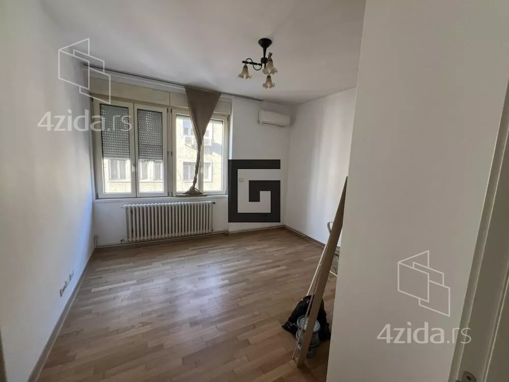 Četvoroiposoban stan | 4zida