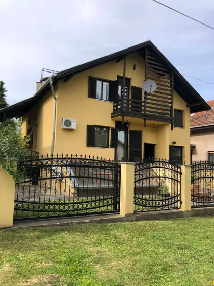 Bosanska 12 | 4zida.rs