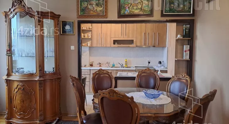 Troiposoban stan | 4zida