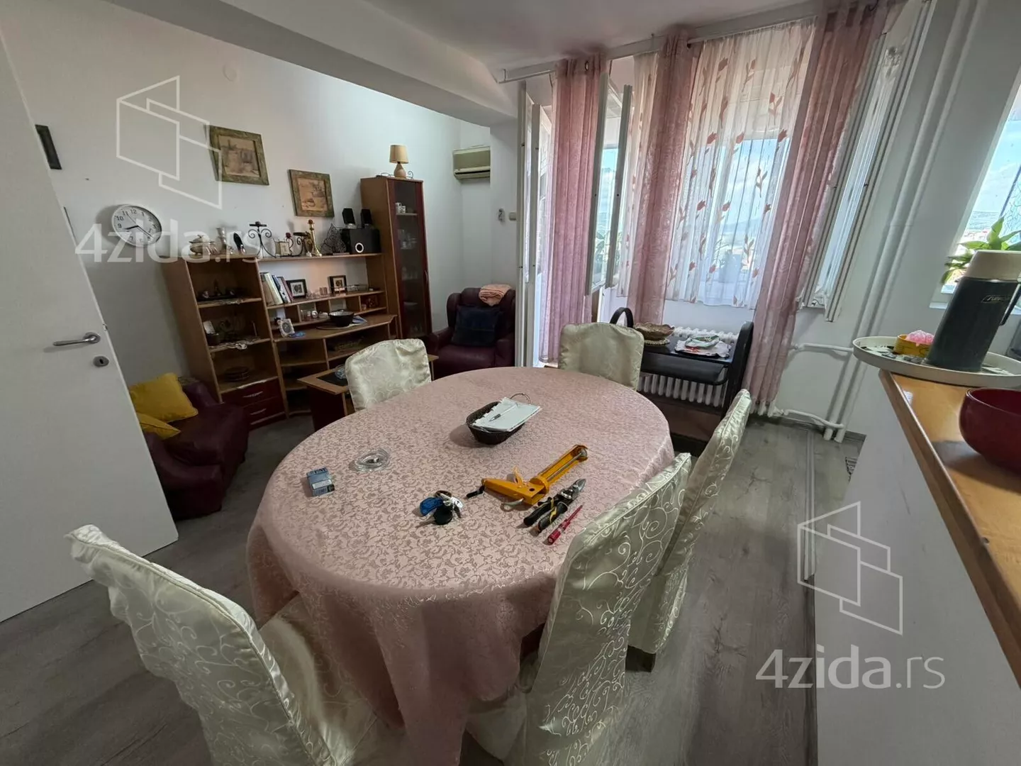 Dvoiposoban stan | 4zida