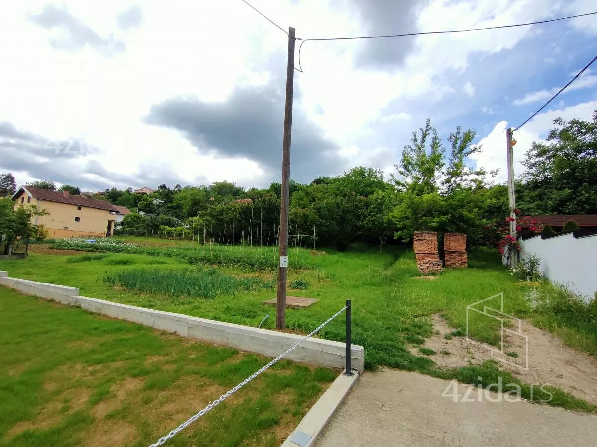 Plac | 4zida