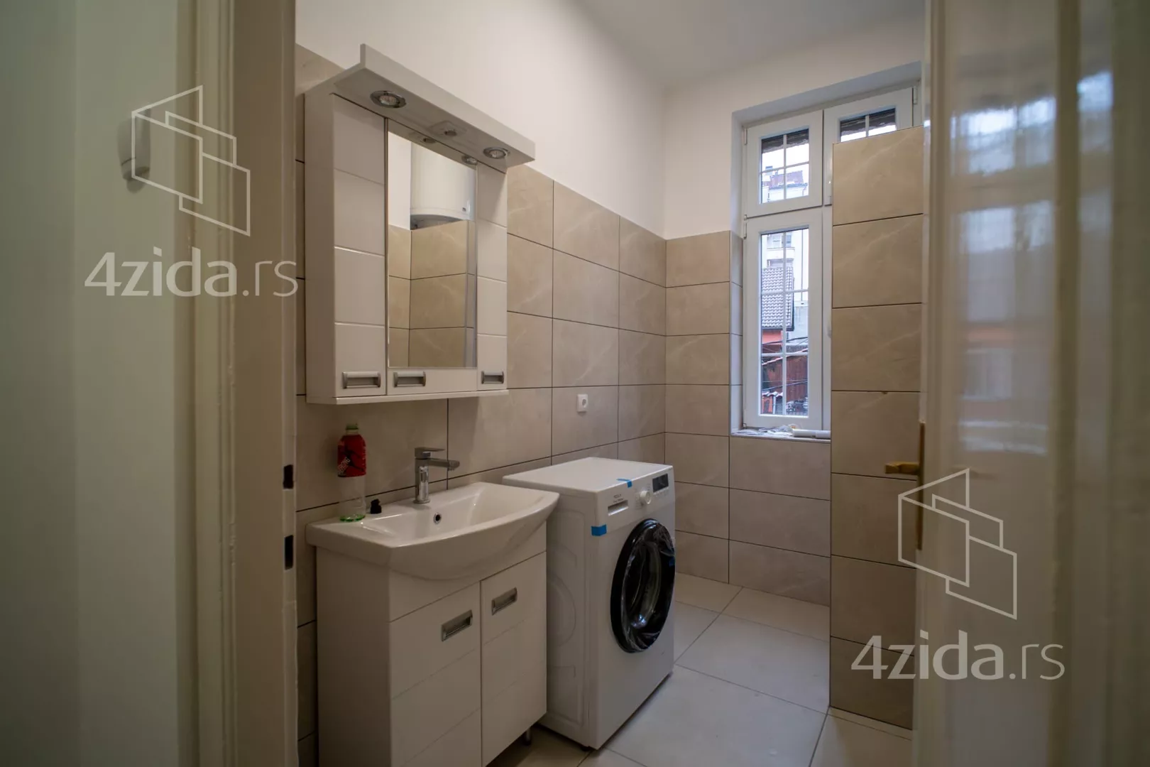 Petosoban stan | 4zida