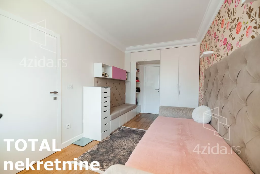 Šestosoban stan | 4zida