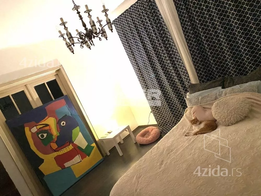 Šestoiposoban stan | 4zida