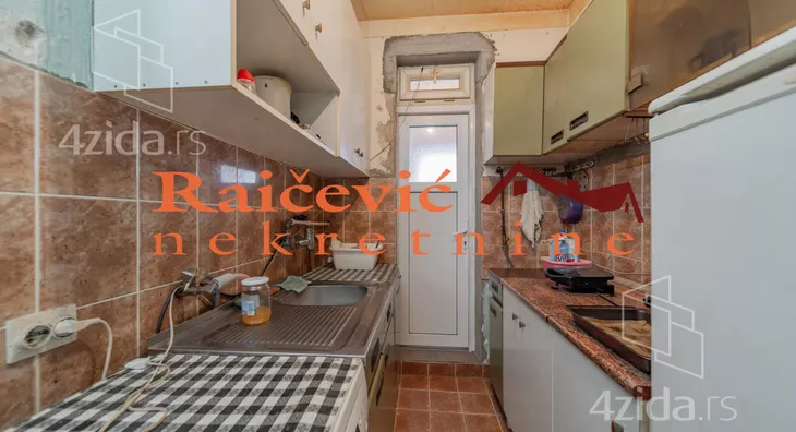 Četvoroiposoban stan | 4zida