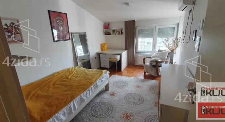 Šestosoban stan | 4zida