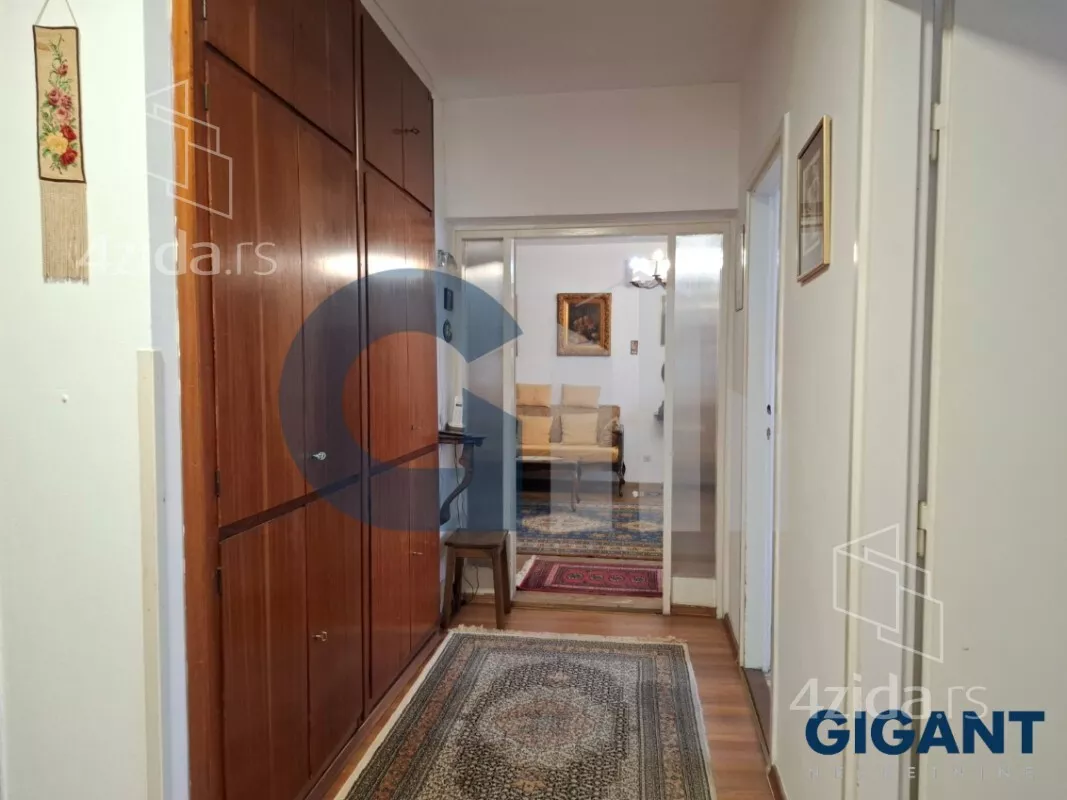 Četvoroiposoban stan | 4zida