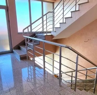 Poslovna zgrada | 4zida