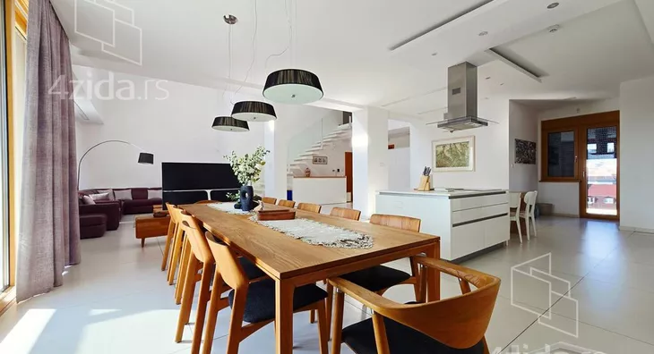 Sedmosoban stan | 4zida