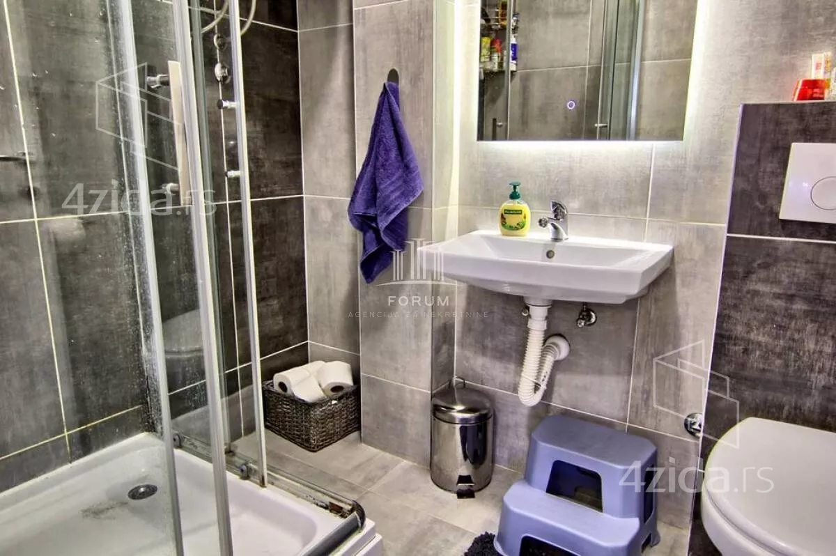 Četvoroiposoban stan | 4zida