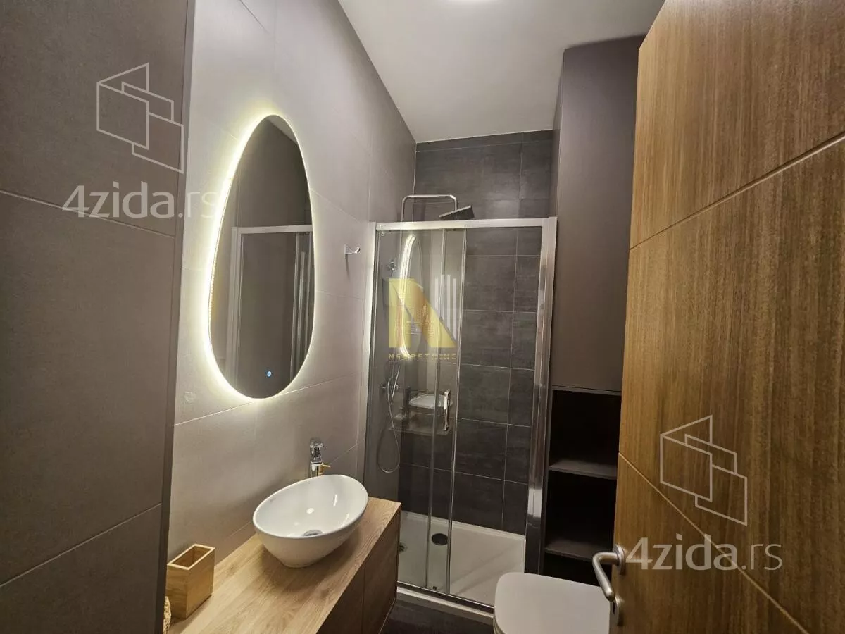 Četvoroiposoban stan | 4zida