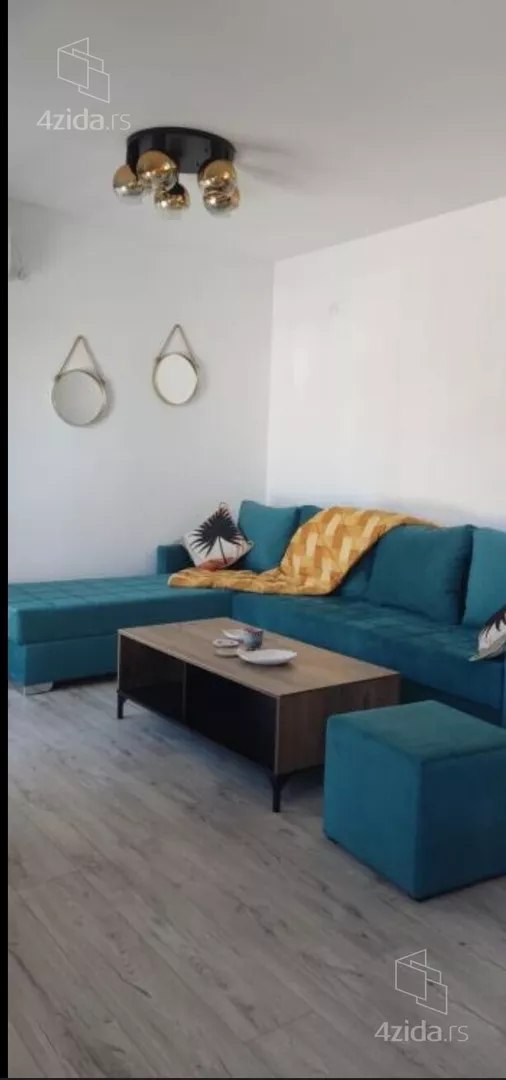 Poslovna zgrada | 4zida