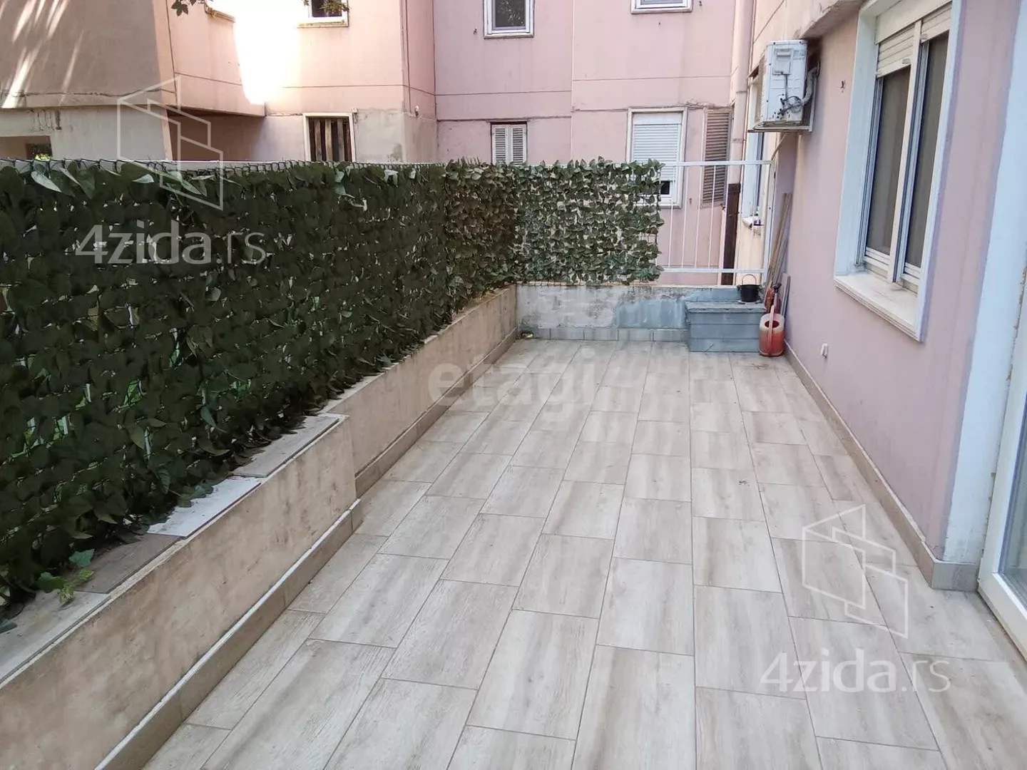 Troiposoban stan | 4zida