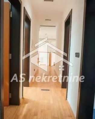 Šestosoban stan | 4zida