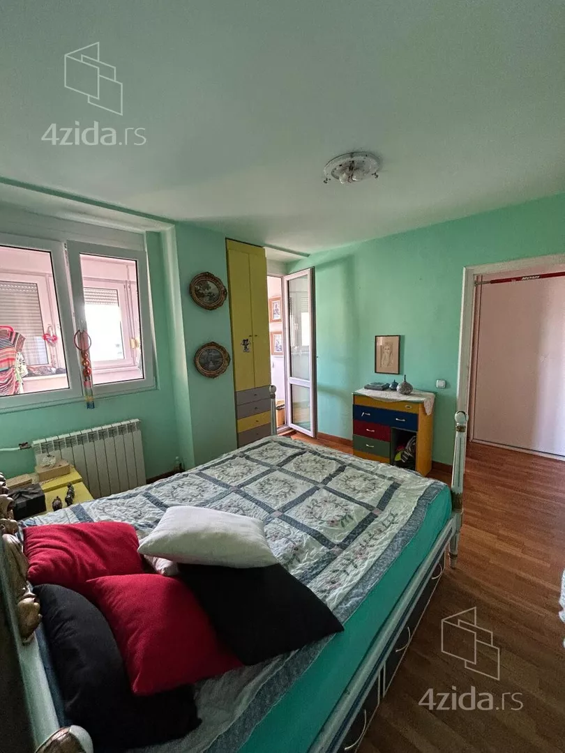 Petosoban stan | 4zida