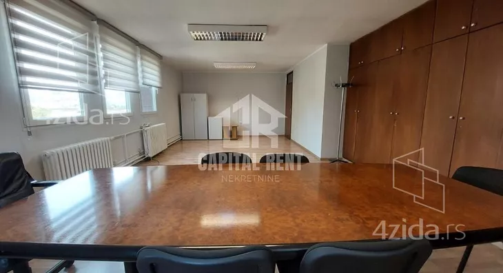 Poslovna zgrada | 4zida