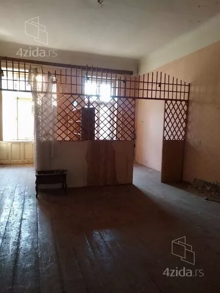 Četvoroiposoban stan | 4zida