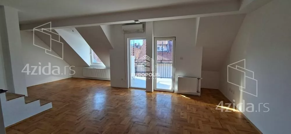 Četvoroiposoban stan | 4zida