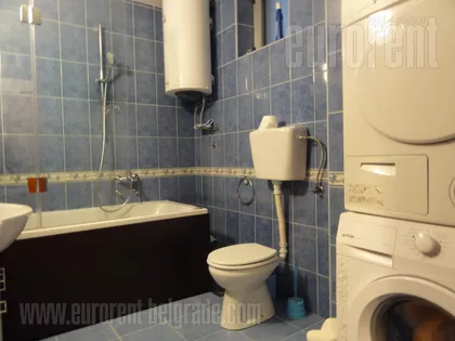 CRVENI KRST | 4zida.rs