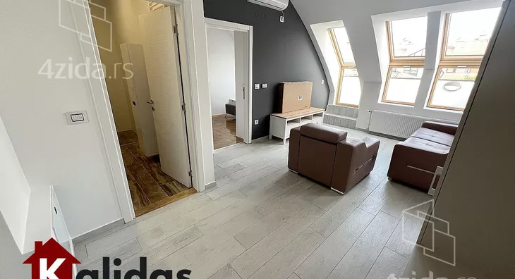 Šestosoban stan | 4zida