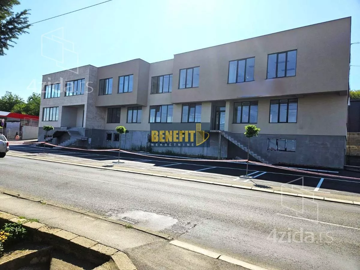 Poslovna zgrada | 4zida