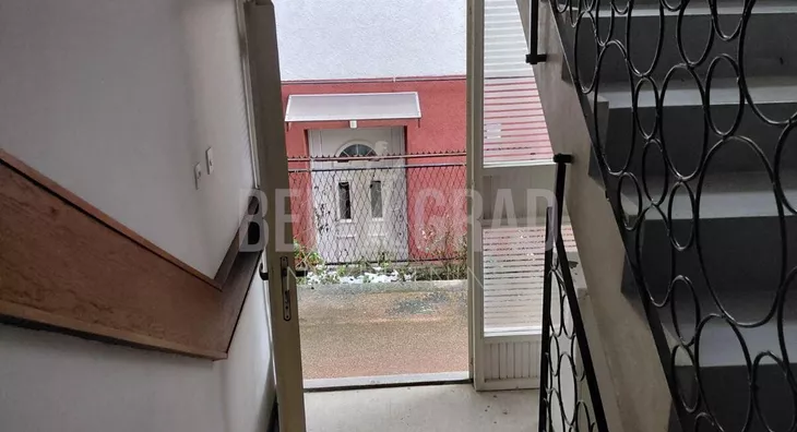 Devetosoban stan | 4zida