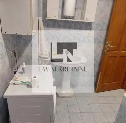 Šestosoban stan | 4zida