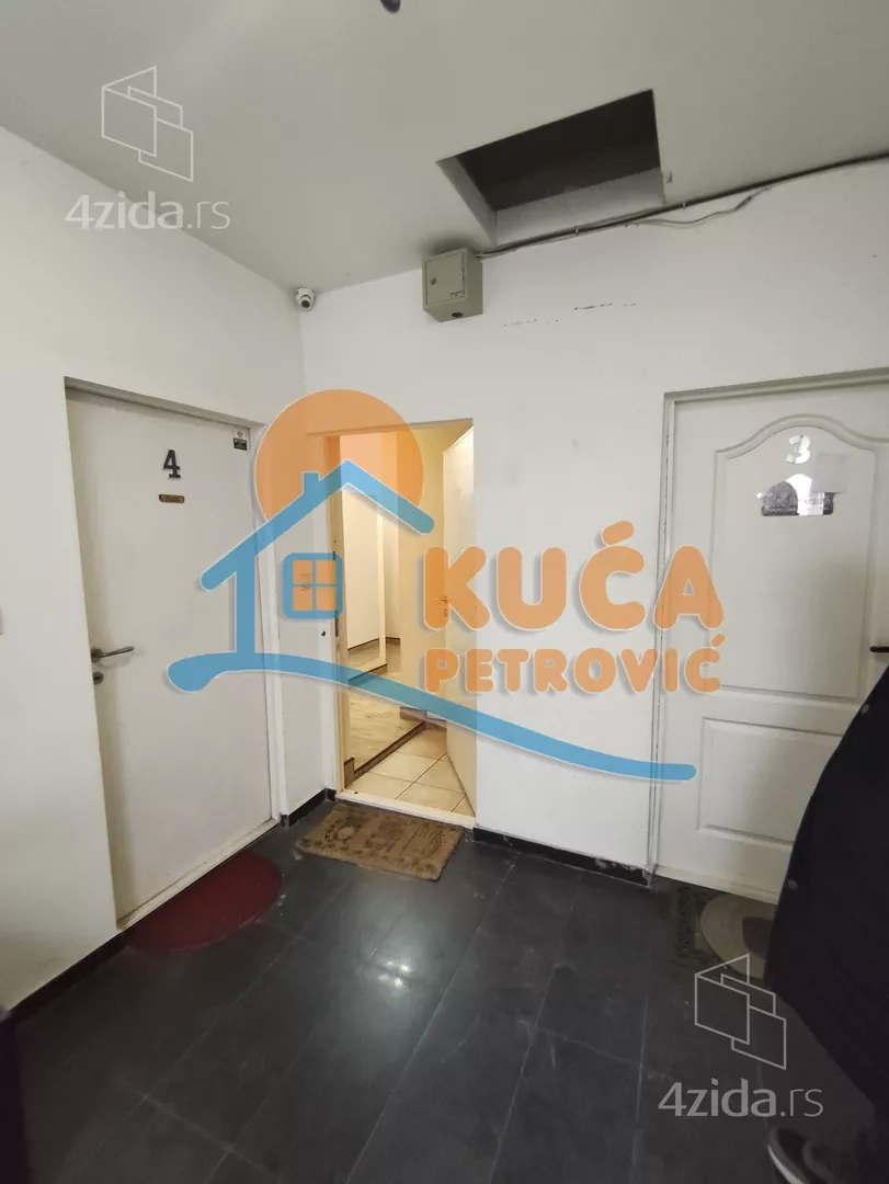 Troiposoban stan | 4zida