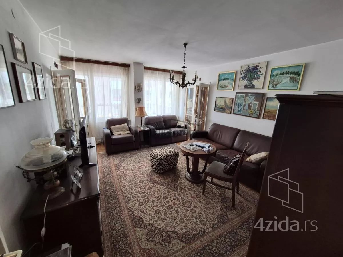 Troiposoban stan | 4zida