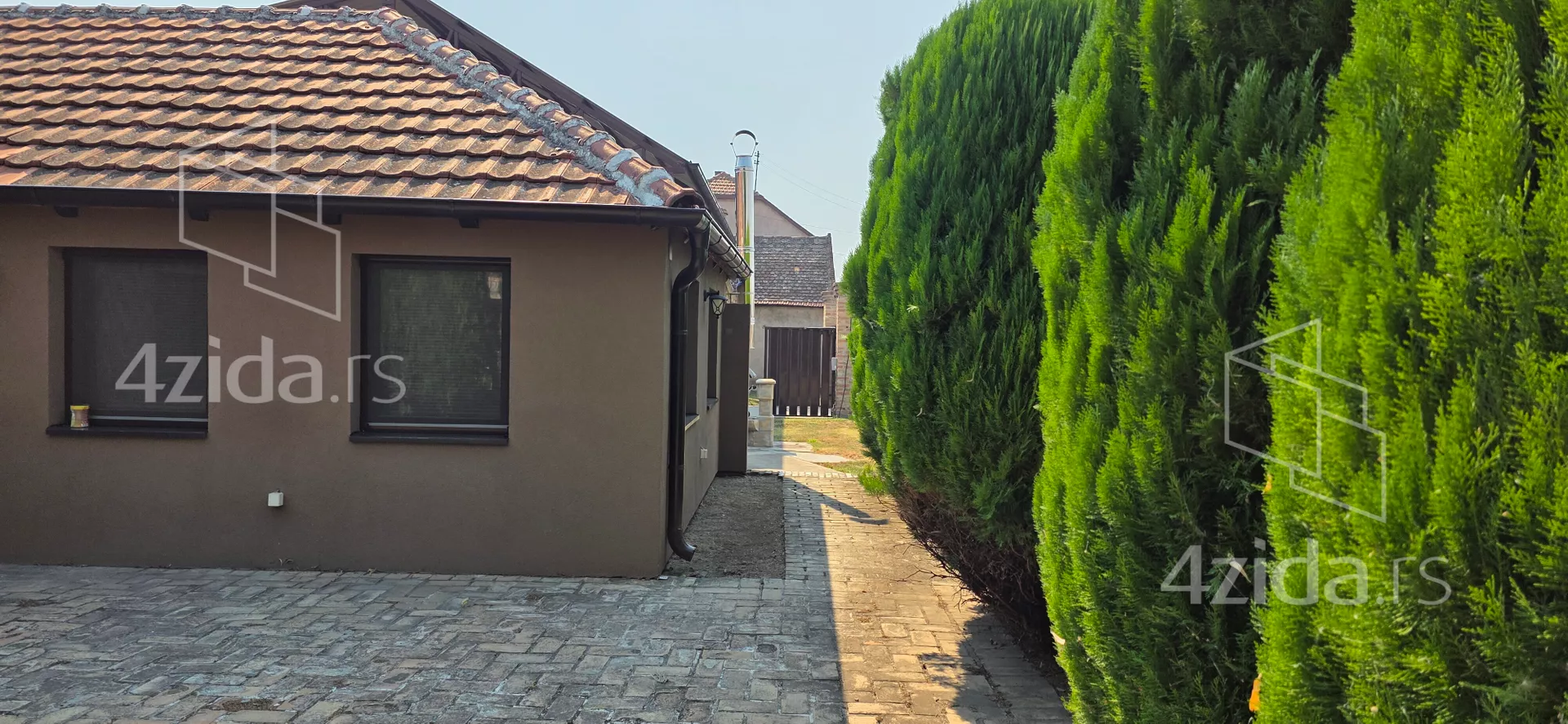 Poslovna zgrada | 4zida