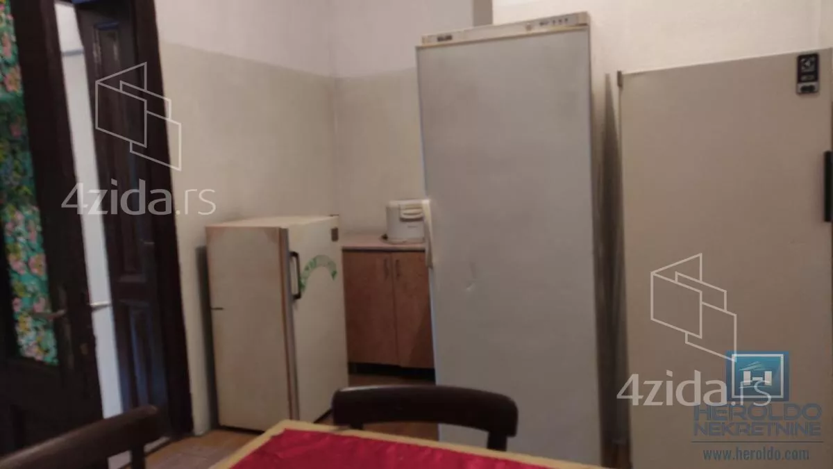 Poslovna zgrada | 4zida