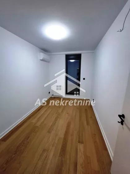 Crveni Krst Vračar | 4zida.rs