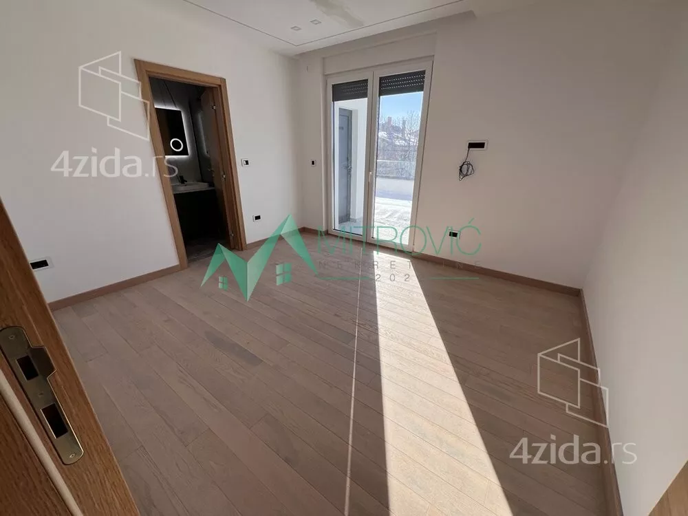 Šestosoban stan | 4zida