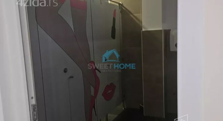 Poslovna zgrada | 4zida