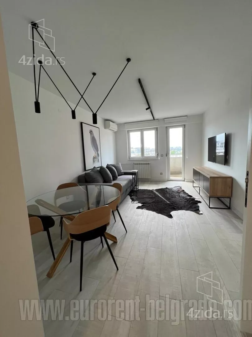 Petosoban stan | 4zida