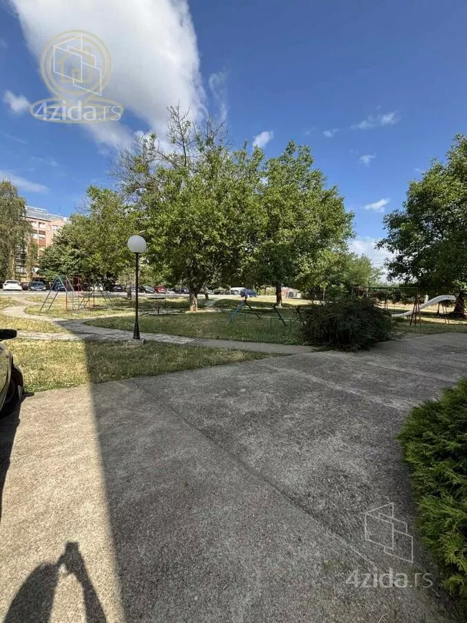 Šestosoban stan | 4zida