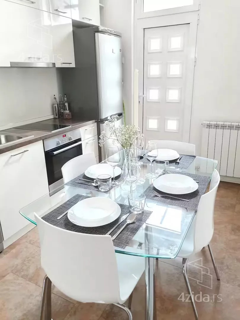 Četvoroiposoban stan | 4zida