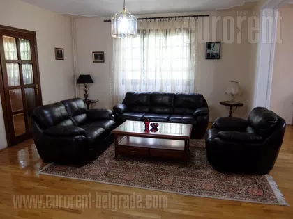 DEDINJE BELI DVOR | 4zida.rs