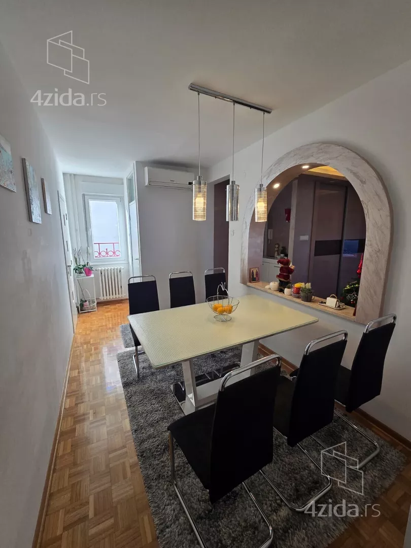 Troiposoban stan | 4zida