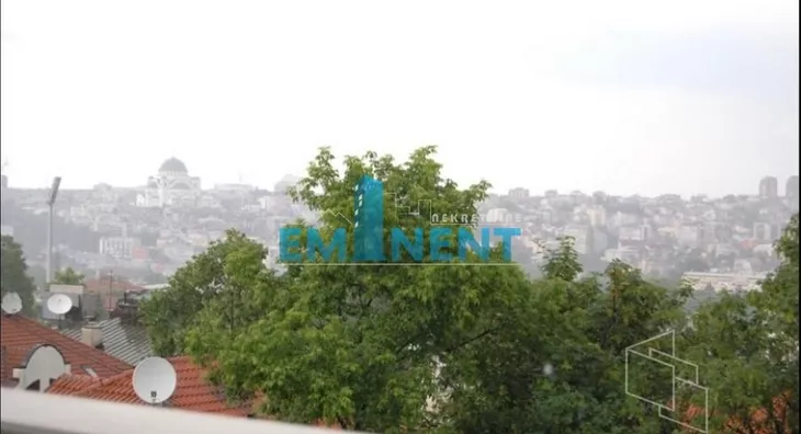 Sedmosoban stan | 4zida