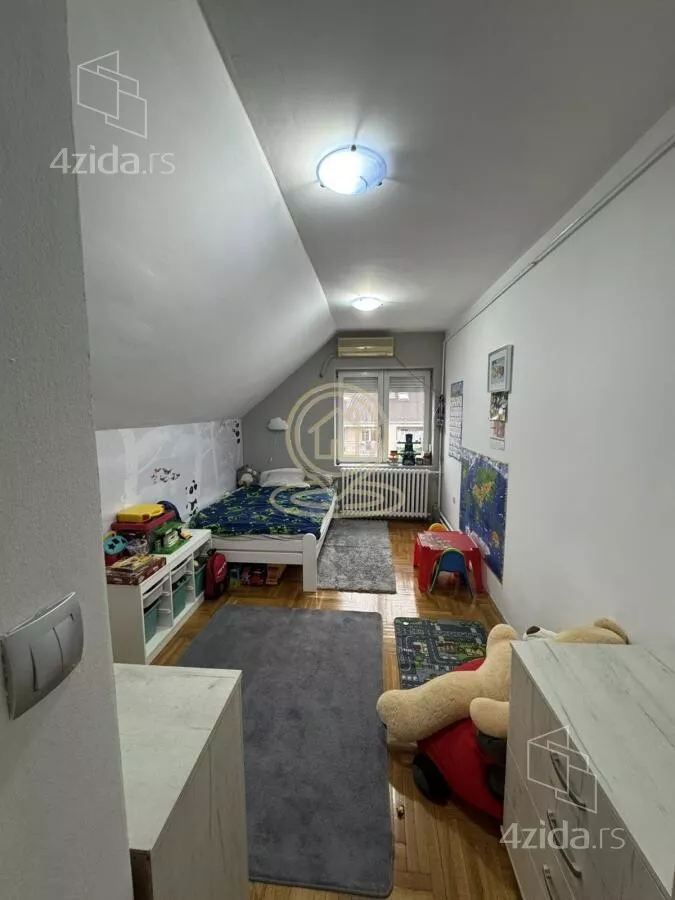 Troiposoban stan | 4zida