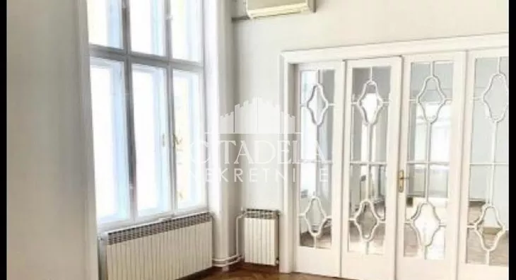 Šestoiposoban stan | 4zida